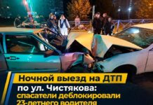 С улицы Александра Чистякова, 12, переместили ВАЗ ДТП Toyota Mark II и ВАЗ-2114 на улице Александра Чистякова в Новосибирске